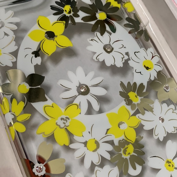 ♠️Kate Spade Protective Hardshell MagSafe for iPhone 13 - Yellow Floral Medley♠️ - Picture 7 of 9